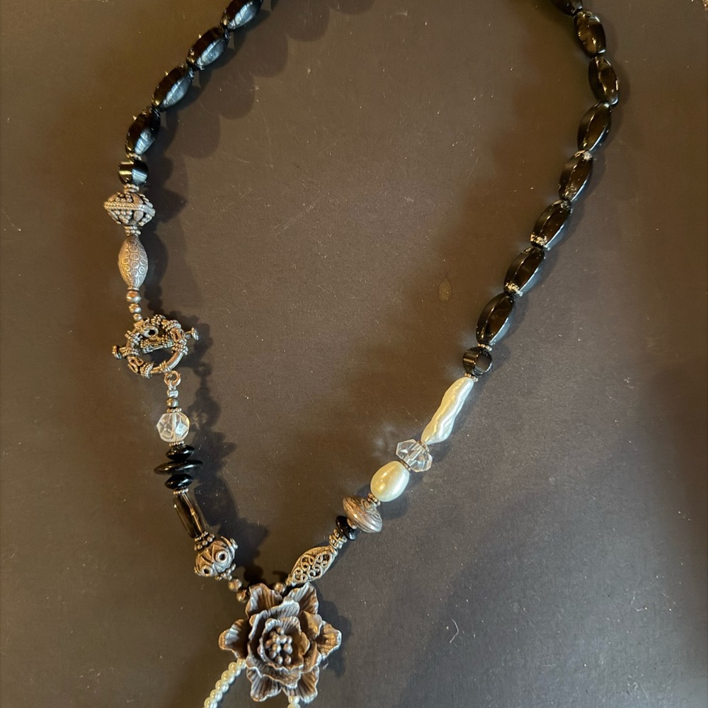 Elegant Black and White Floral Necklace